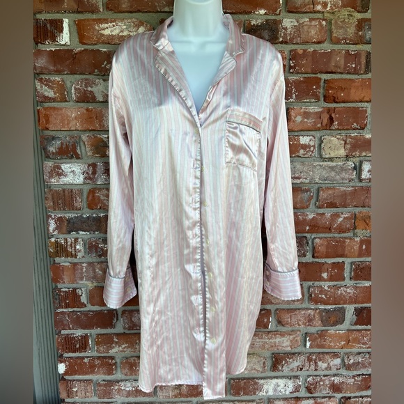 Victoria's Secret Other - Victorias Secret button down gown size M